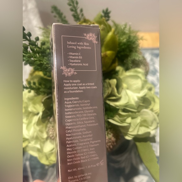 Girlactik 2-in-1 Luminous Tint Foundation Brand New in Box - Picture 2 of 3